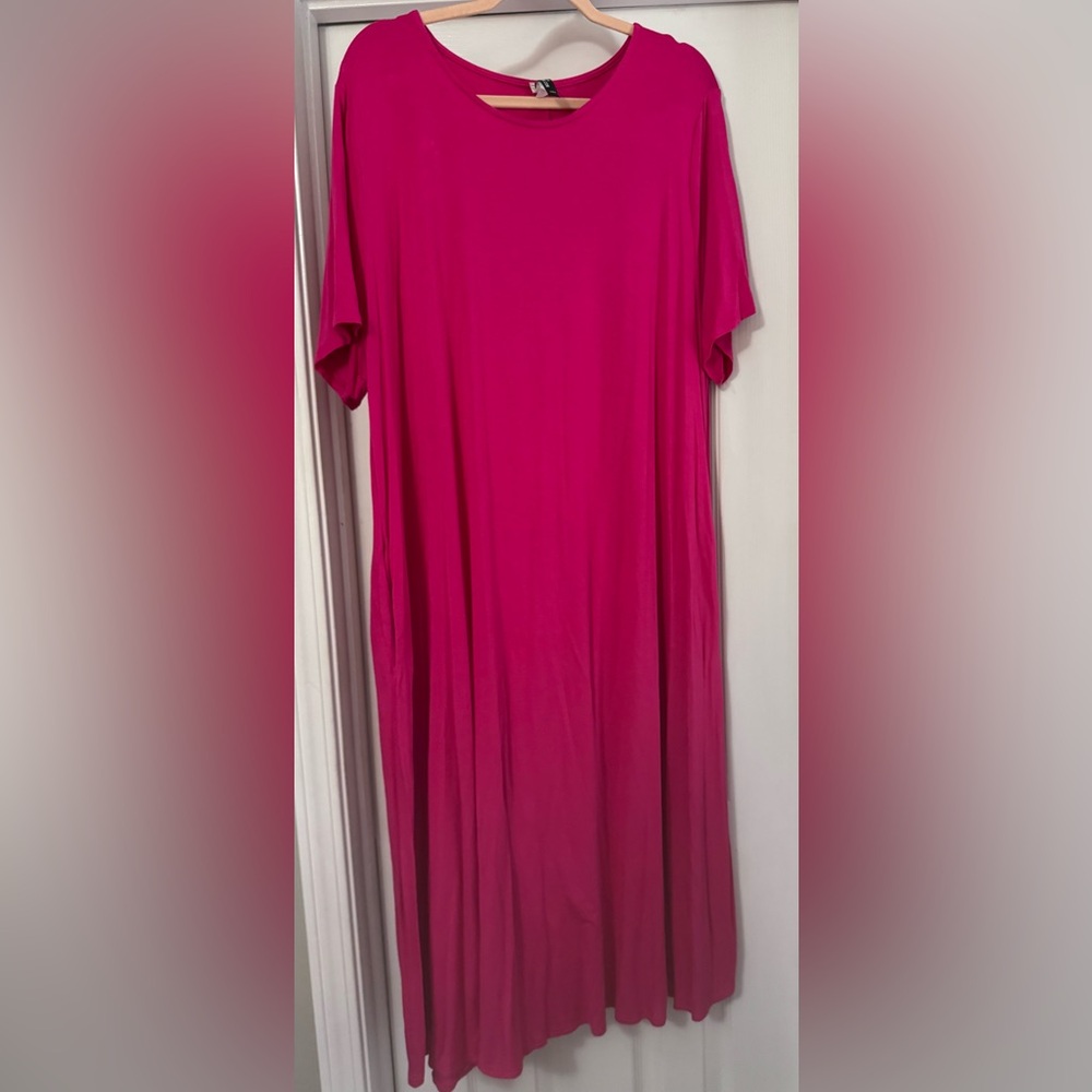 Vibrant Fuchsia Short Sleeve Women's Tee